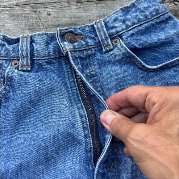 Vintage 90’s Levi’s 516 Denim Cut Off Jean Shorts Size 25 Waist - Picture 2 of 8